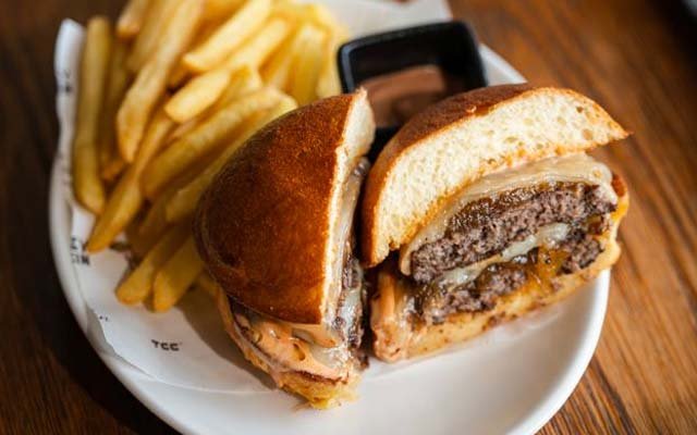 Truffle Wagyu Beef Burger (D,G,)